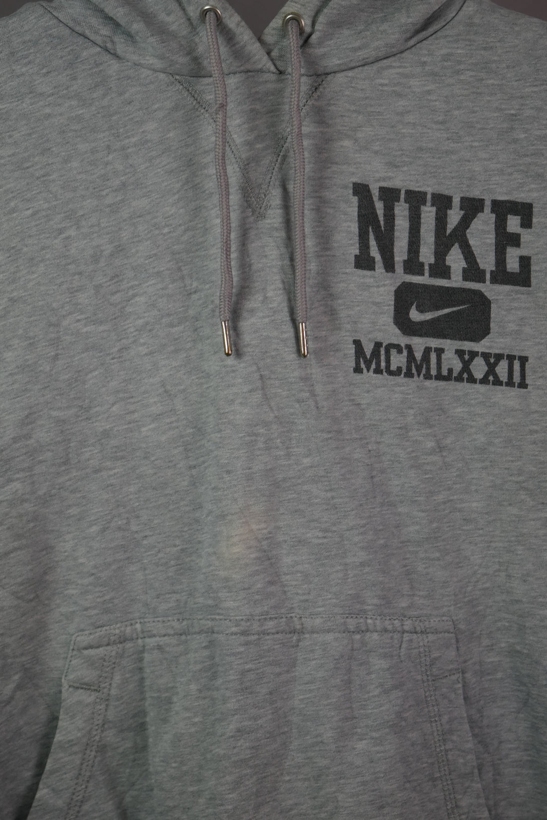 The Nike Graphic Hoodie (M)