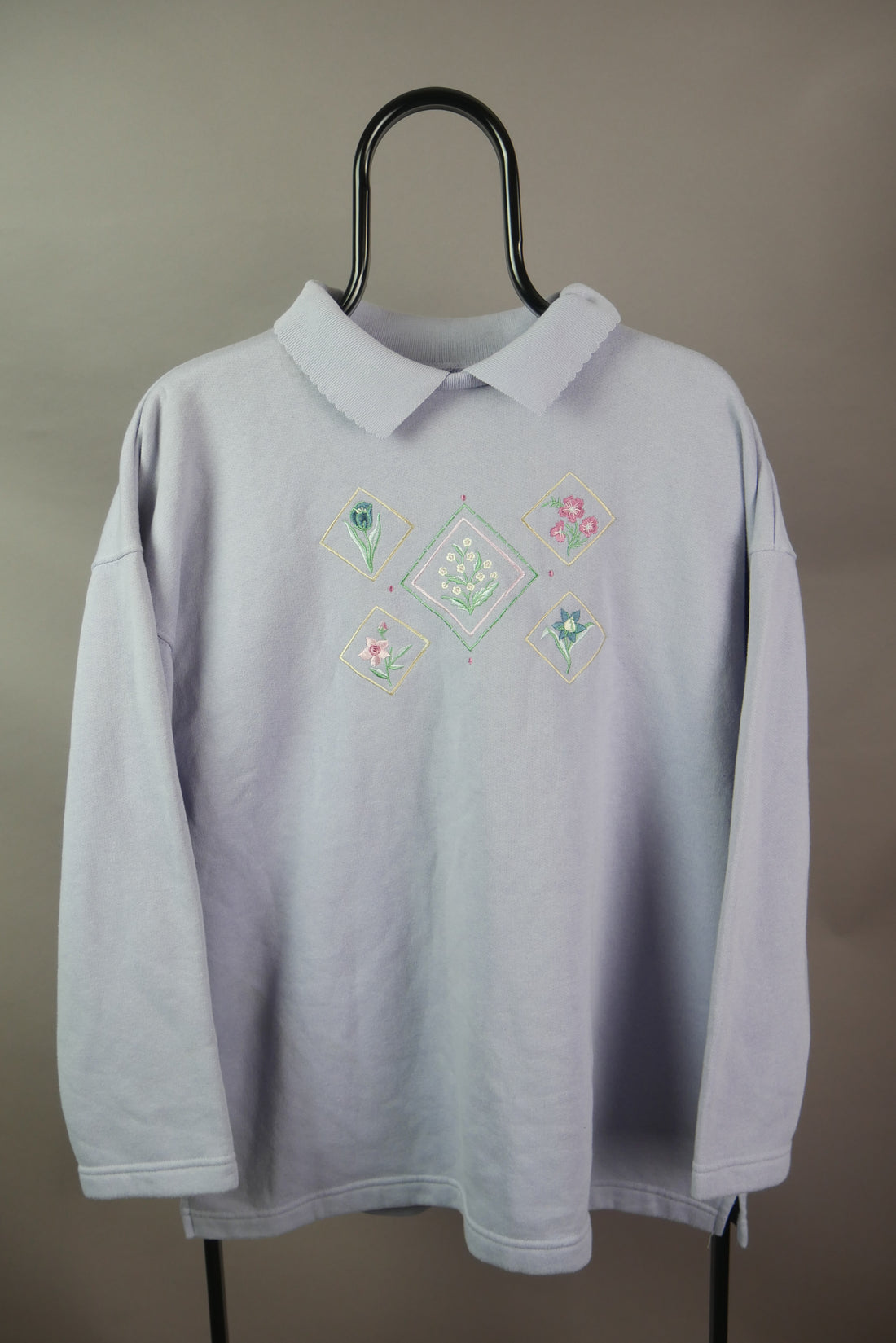 The Embroidered Flower Sweatshirt (L)