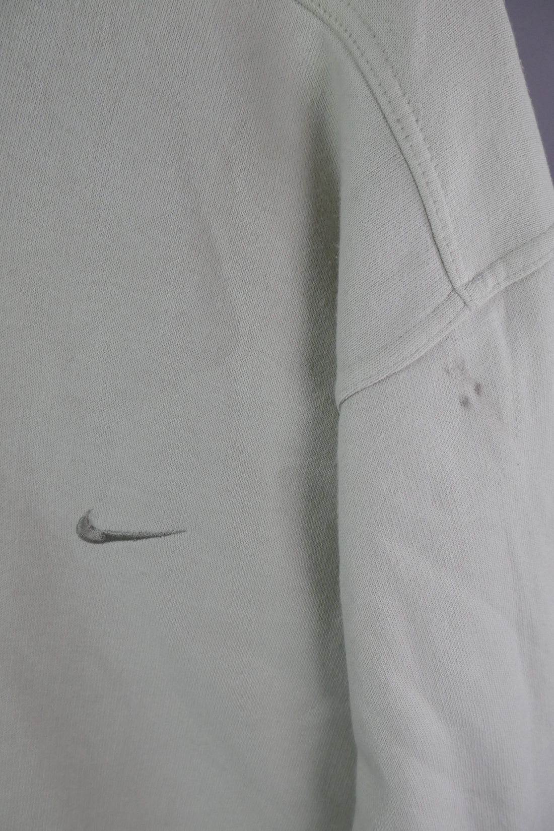 The Nike V-Neck Sweater (M)
